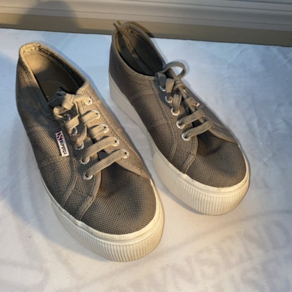 Superga Women's 7.5 Gray Tie Platform Sneaker      ‎ 1541